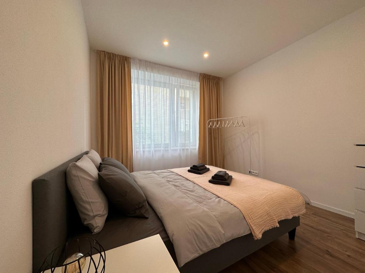 Apartment Robotnicka - 2 Bathrooms, 2 Bedrooms Banská Bystrica Dış mekan fotoğraf