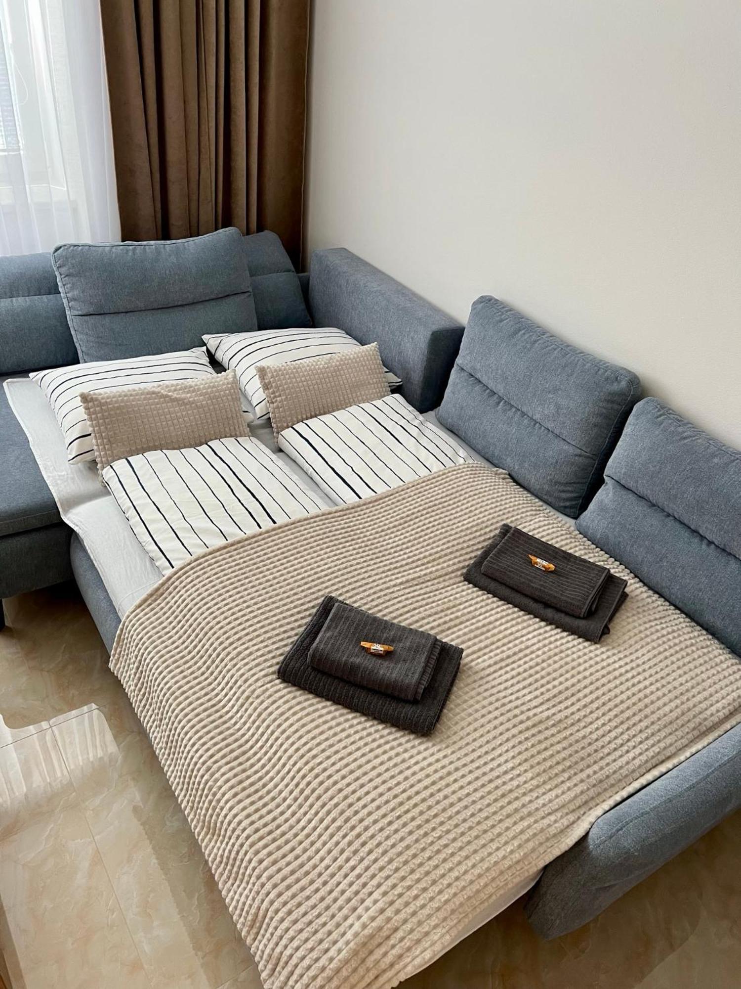 Apartment Robotnicka - 2 Bathrooms, 2 Bedrooms Banská Bystrica Dış mekan fotoğraf